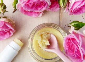 Jak utrzymać szminkę na ustach?