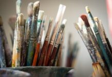 Czy pędzel do podkładu trzeba myć codziennie?