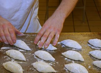 Jak ładnie nałożyć róż? Jak ładnie nałożyć róż?