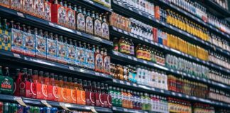 Czy soda jest dobra na popękane pięty?