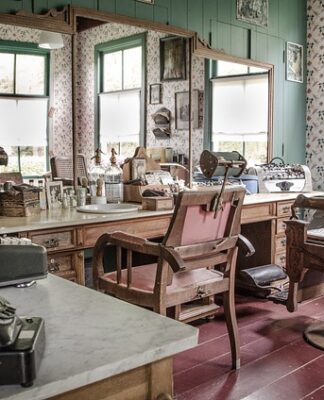 W jakim kierunku golić włosy na nogach?