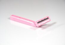 Czy golarką goli na gładko?