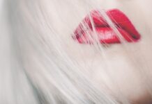 Czy można smarować usta miodem?